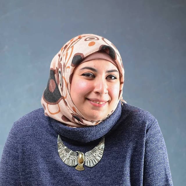 شيرين هنائي